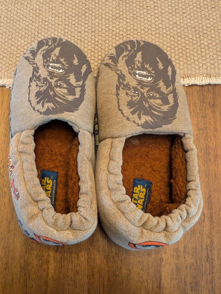 Disney Star Wars Chewbacca Graphic Slippers Youth Medium
