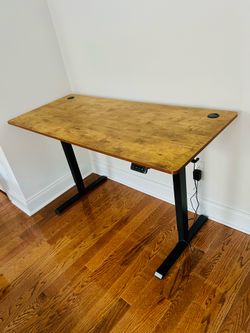 Electric Height-Adjustable Standing Desk – Memory Presets – Excellent Condition – $80 OBO