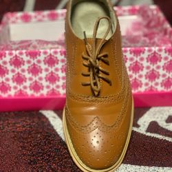 Brown woman’s Oxfords 