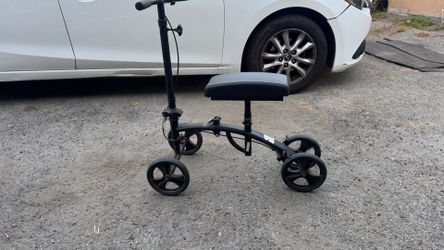 Steerable knee walker scooter: Huntington Park