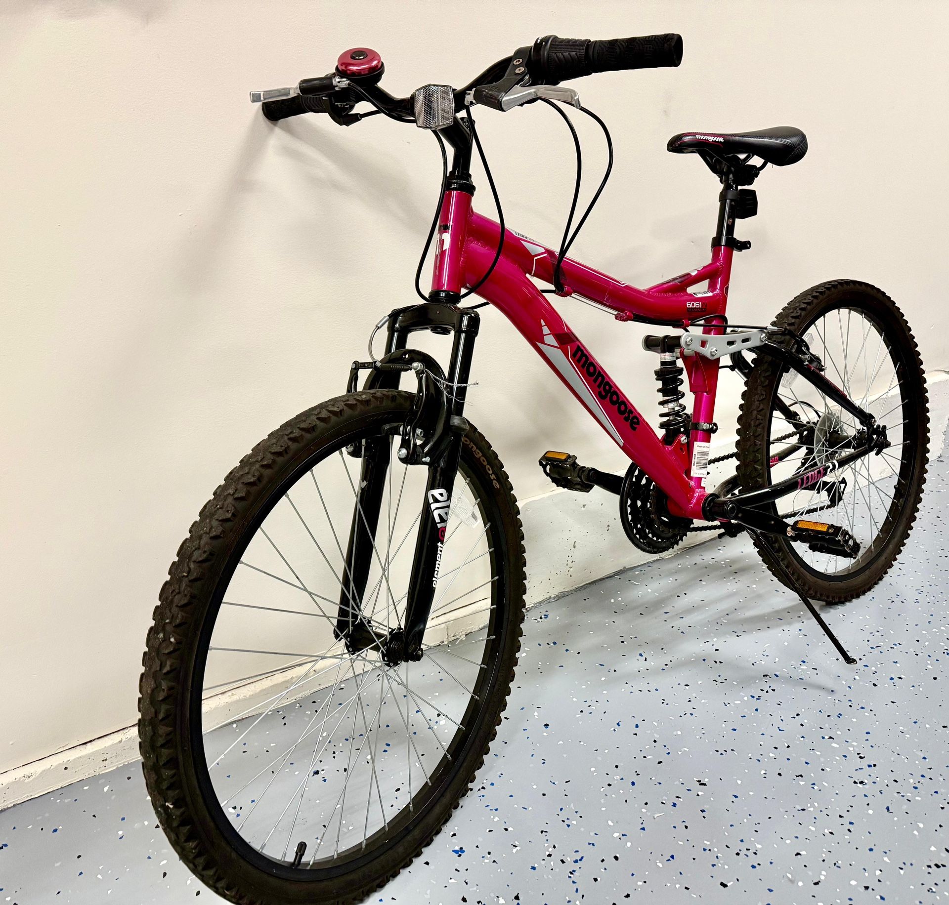 Pink 24 Inch 21 Speeds Aluminum-Frame Mongoose Mountain Bike