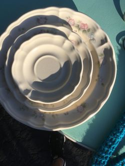 4 dishes 4 saucers 4 plates salt and pepper shaker