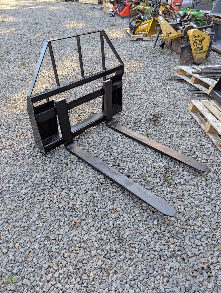 4000lb Skid Steer or Tractor Pallet Forks