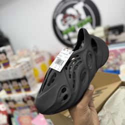 Adidas Yeezy Foam Runners Dark Onyx