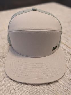Melin Trenches Hydro Hat Sandy Shores Sandshell Classic NWOT
