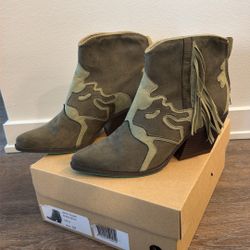 Brand New Vegan Ankle Boots, Size 39 (8-8.5)