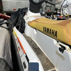 2 Seadoos And 2 Yamaha Jet Skis 