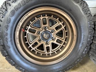 Tacoma wheels and tires great condition 265/70/17