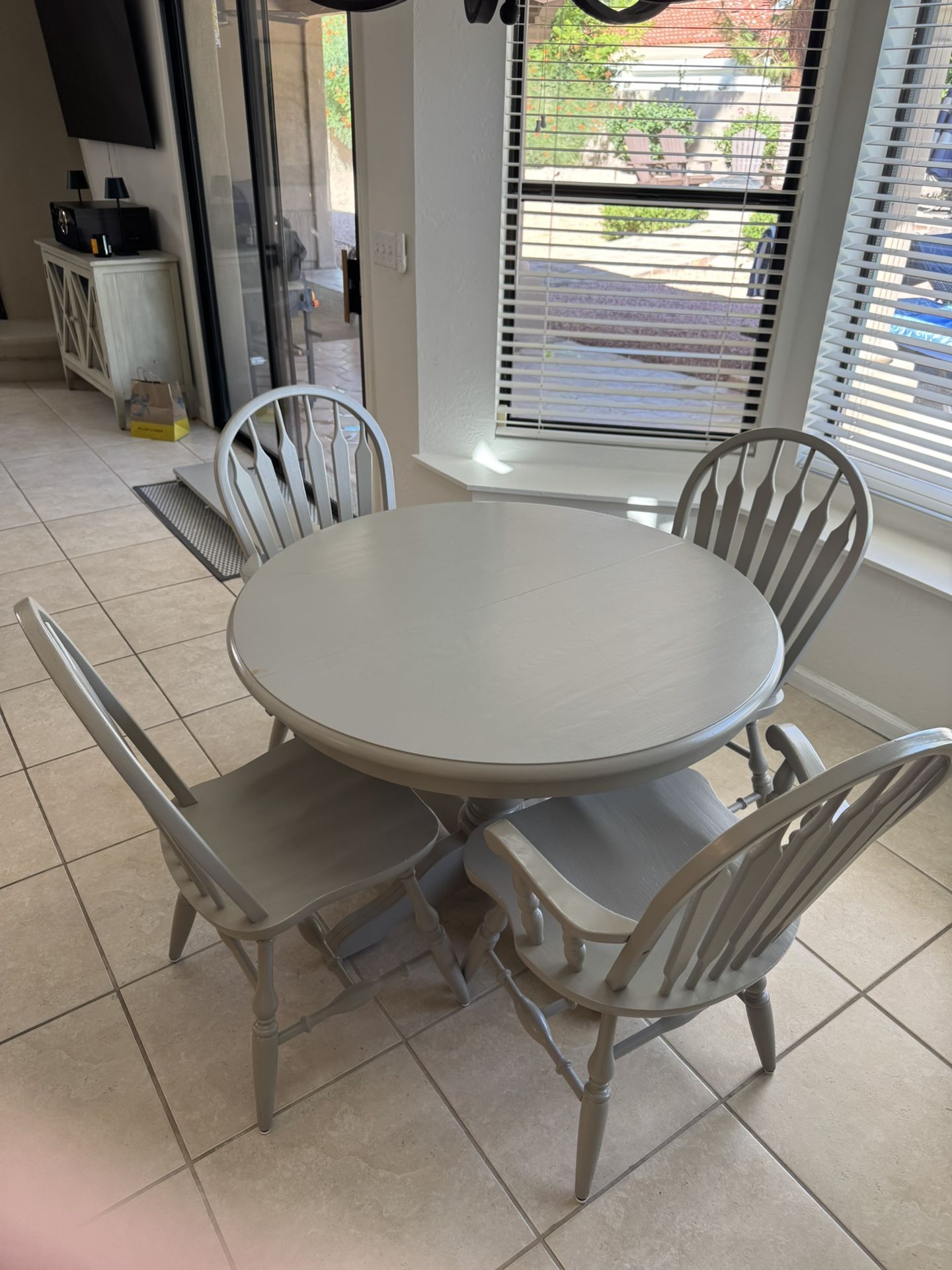 Breakfast Table With Extension And 4 Chairs. $200 OBO