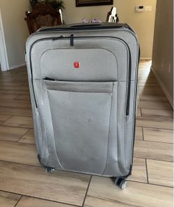 Swissgear luggage 32”