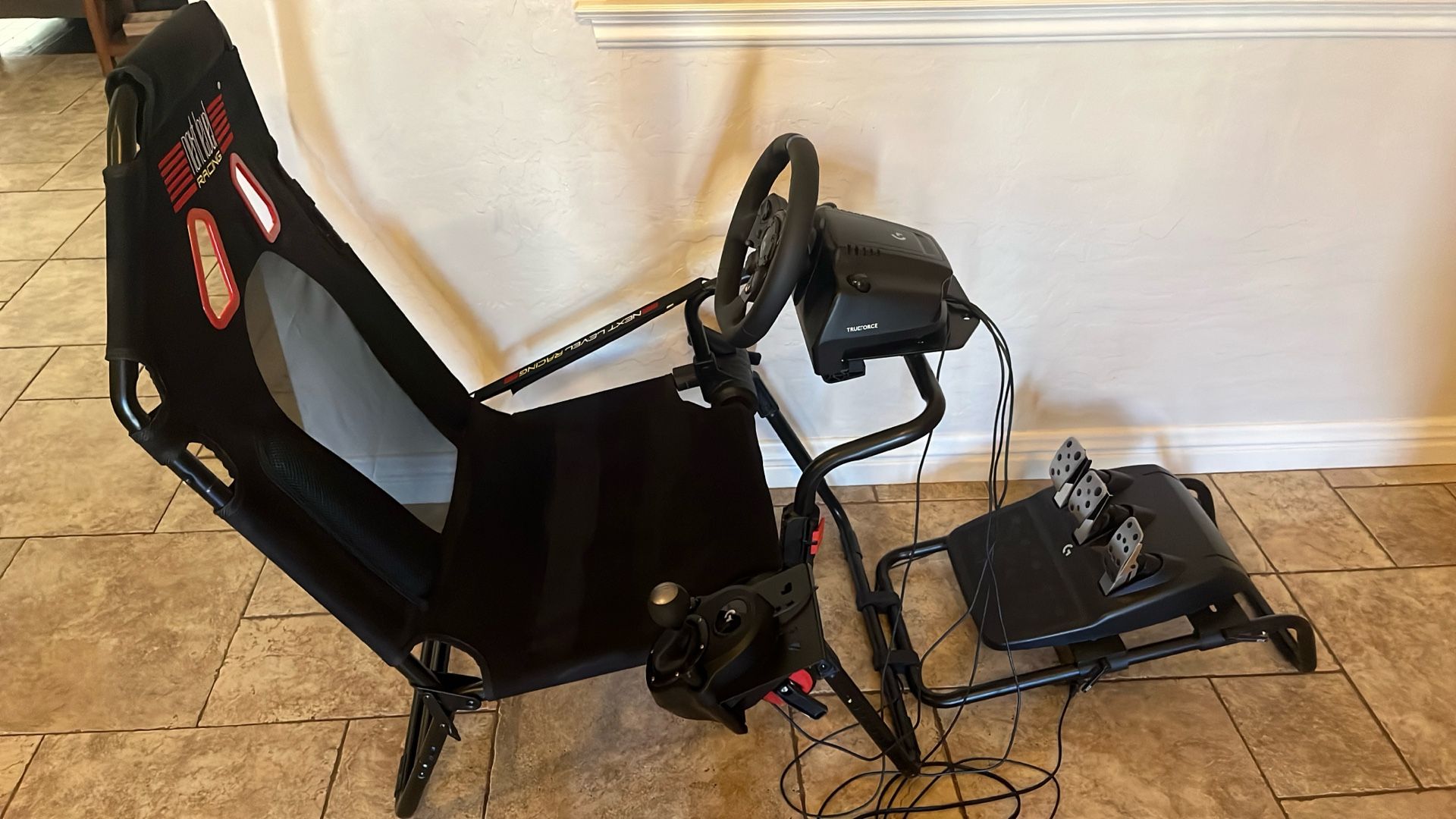 LogitechG923 Trueforce Racing Wheel With Next Level Racing Rig