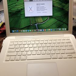 Apple MacBook Polycarbonate 2010 Laptop