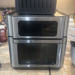 Air fryer The Sur La Table 7-in-1 Multifunctional Air Fryer with 360° AirFlow Technology.