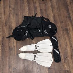 Scubapro GO BCD and Dive Fins Set SIZE M USED A FEW TIMES made in Italy