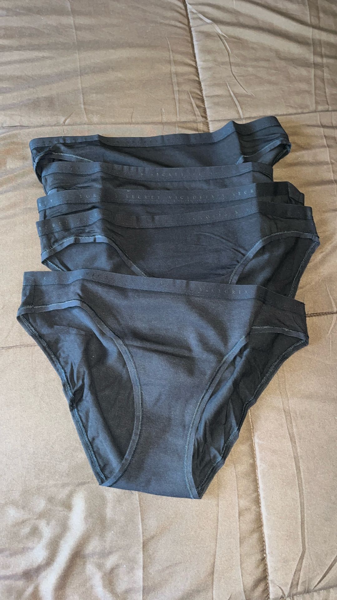 V.Secret SizeM 5pairsNew$20