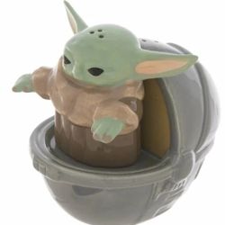 Star Wars Mandalorian Baby Yoda The Child Ceramic Salt and Pepper Shakers Disney