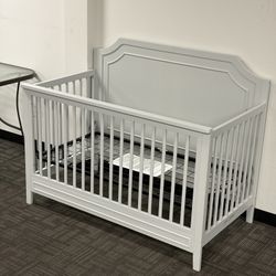 DaVinci Chloe Regency 4-in-1 Convertible Crib 