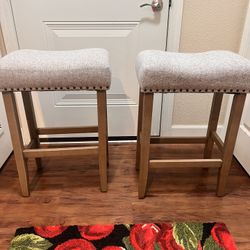 Bar Stool With A Center Table 