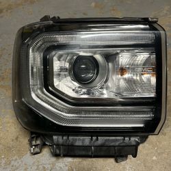 GMC Sierra 1500 Headlight (Passenger Side)