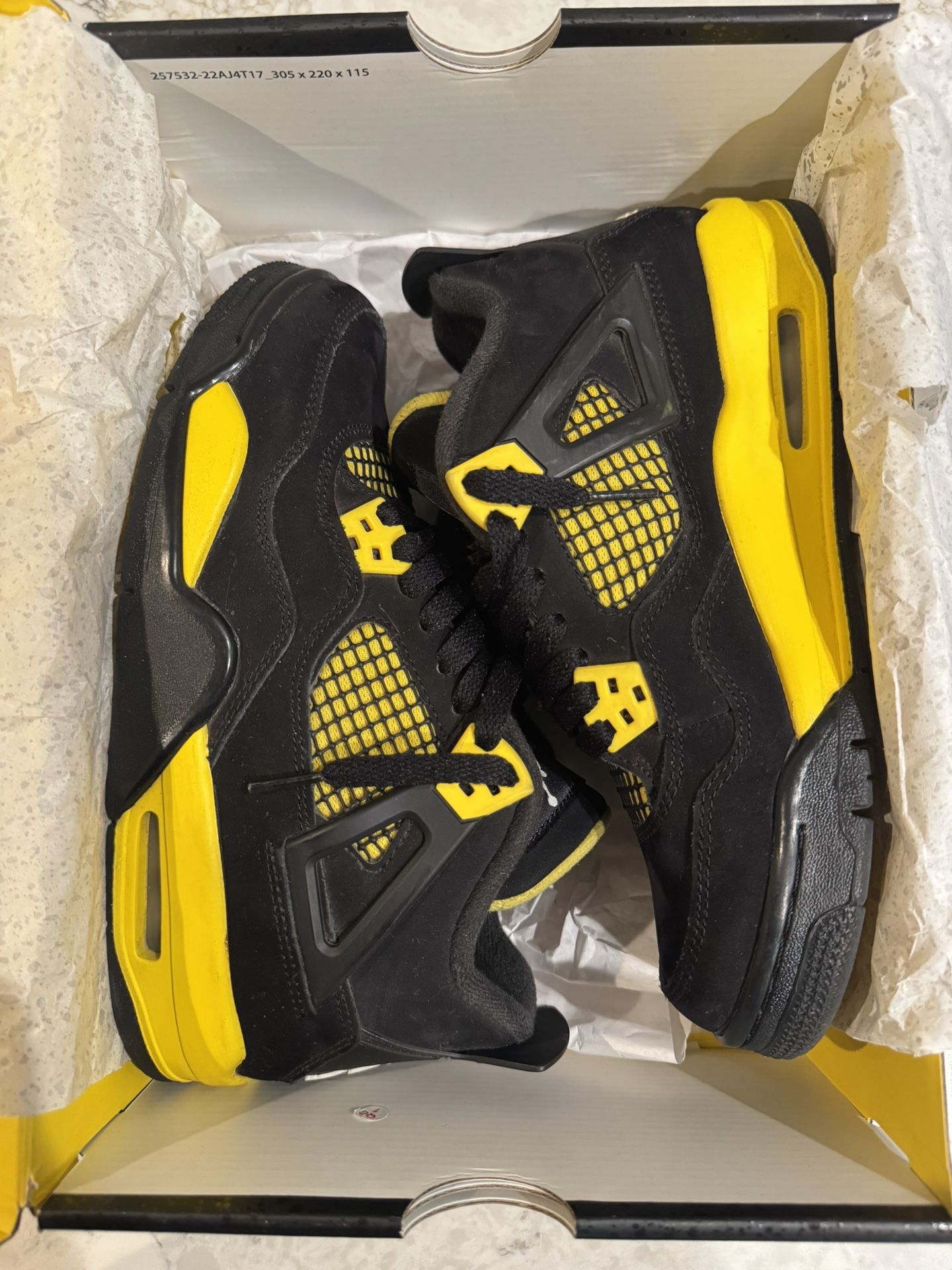 Jordan 4 Retro “Thunder”