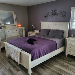 Queen Bedroom Set