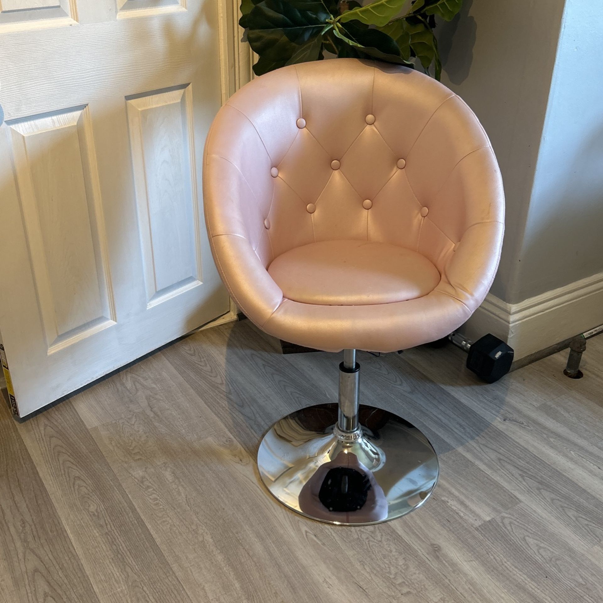 Pink make up chair