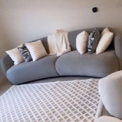 110” Rooms To Go Couch 