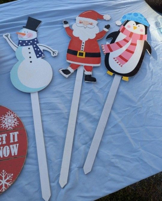 Christmas Decorations yard sticks 

We are raising money for rescued kitties 😻 

Please see all our listings

Thank you 😺