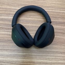 Sony XM5 Headphones