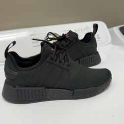 New Adidas Sneaker Size 7 Women Unisex