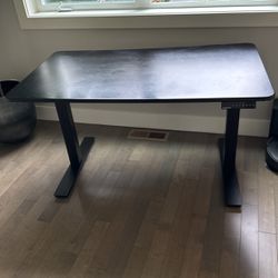 Standing desk From https://offerup.com/redirect/?o=QXV0b25vbW91cy5haQ==