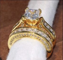 New 14 k yellow gold wedding ring set engagement ring