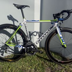 🚴🏻 Cannondale SuperSix EVO Carbon Road Bike – Size 52 🔥  High-end Cannondale SuperSix EVO carbon road bike built with top-tier components. Lightwei