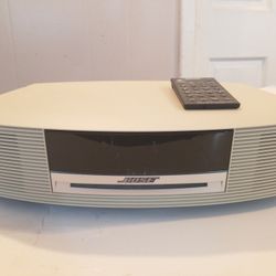 White Bose Wave Radio 