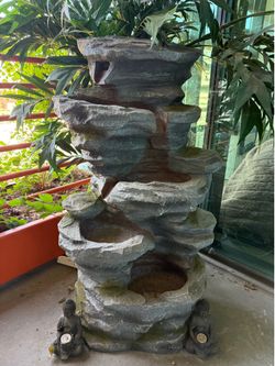 Light up outdoor fountain-excellent condition