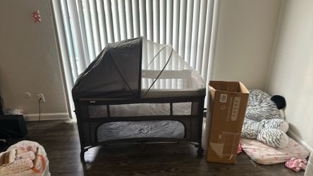 Baby bedside sleeper bassinet
