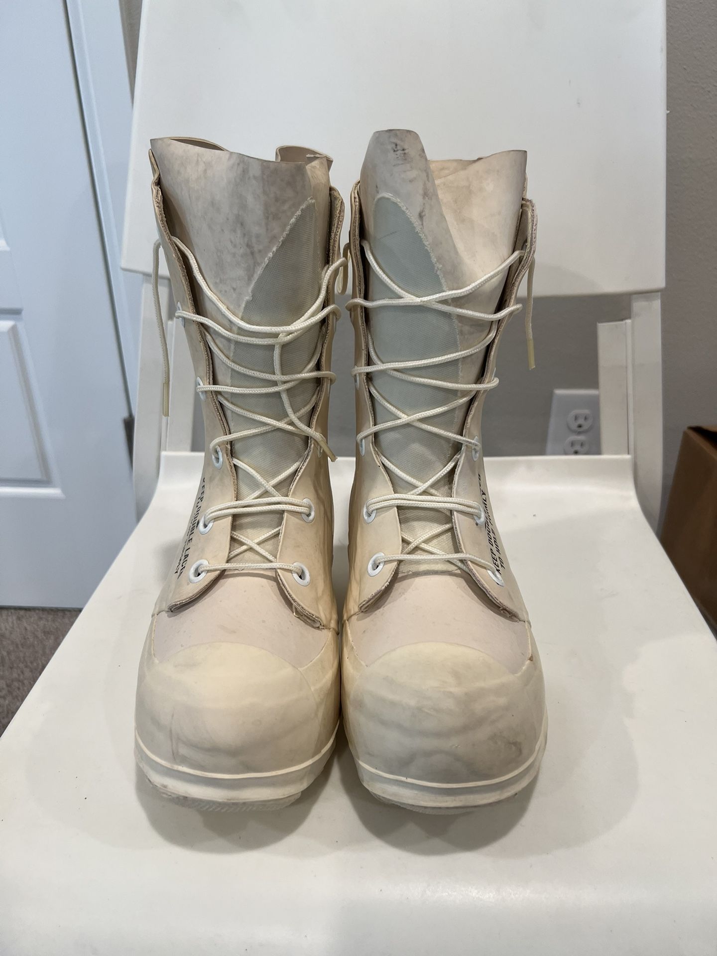 US MILITARY BATA BUNNY BOOTS (USE) 3N(FOR WOMEN 5-5.5)