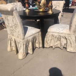 Dimming Table 42” Black Color Solid Wood And Four Chais