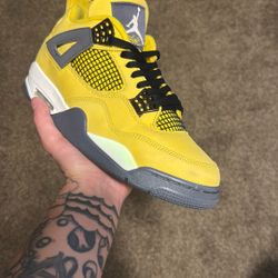Jordan 4 Pair Lightning And Fear 