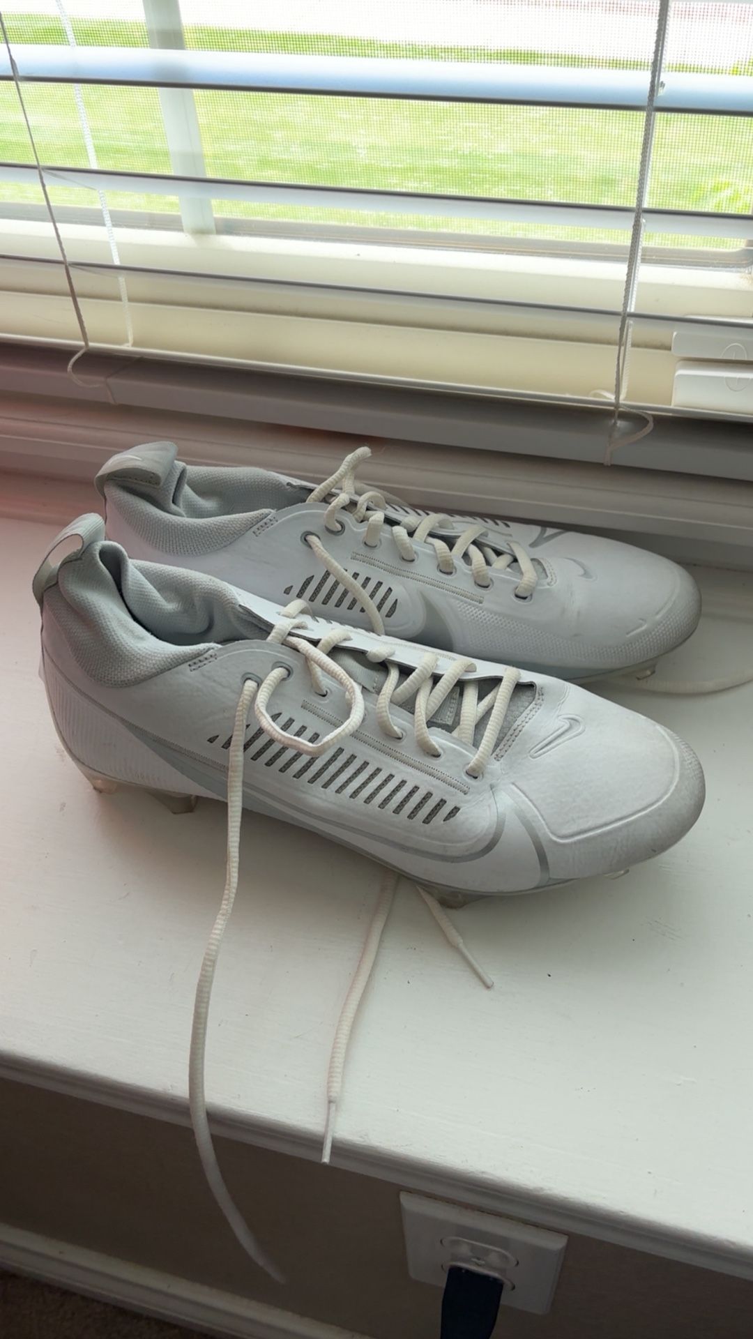 Men Nike Vapor Untouchable Football Cleats