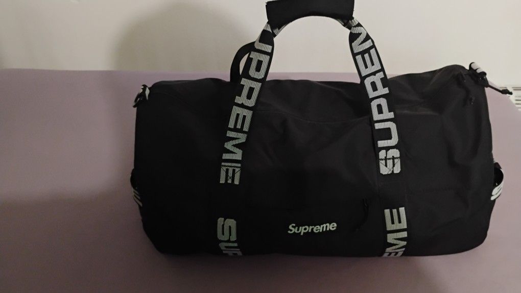 Supreme duffle bag