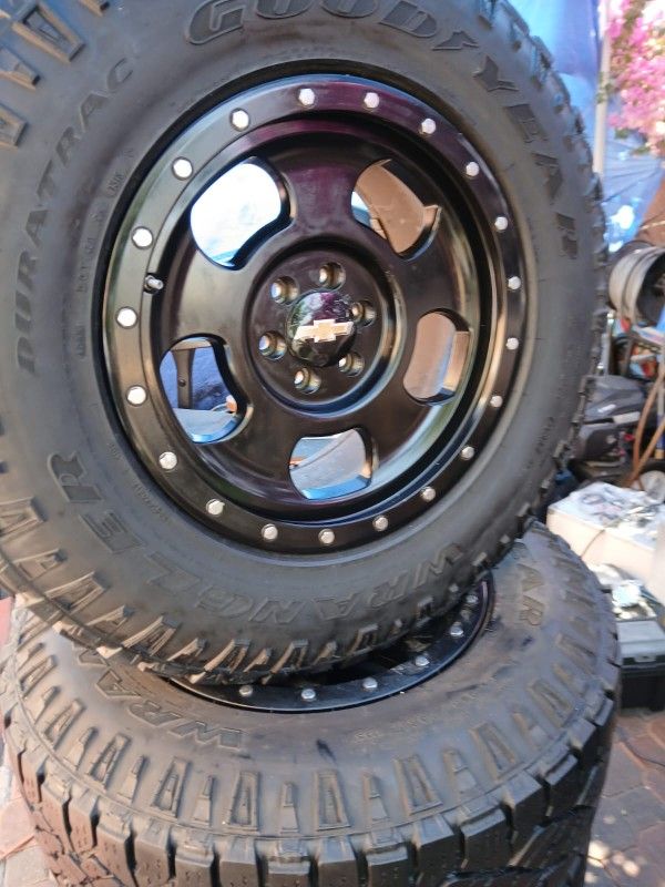 JUEGO DE RRINES PARA TROCAS CHEVROLET COLORADO GMC CANYON ARCADIA ENVOY YANTAS SEMINUEVAS MEDIDA 17