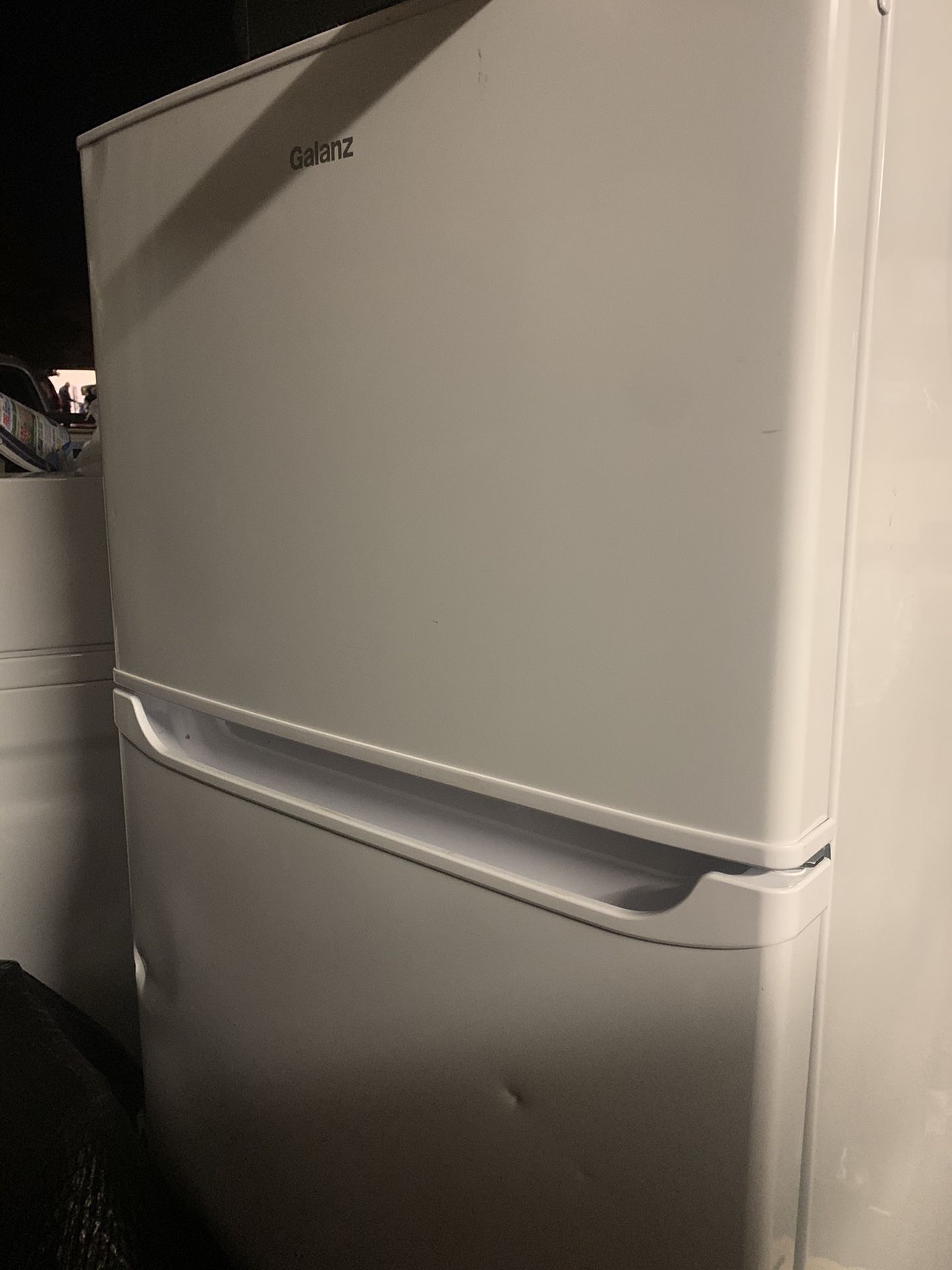 Galanz Compact Refrigerator White 7.6 cu. ft. for Sale in Las Vegas, NV