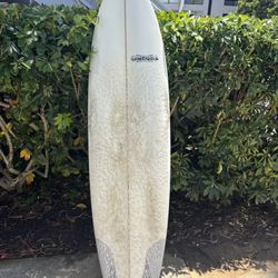 Surfboard - 6’ 10” 40L