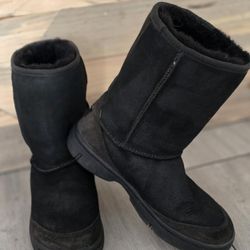 UGG Boots Women Size 6 . . .Worn Twice!