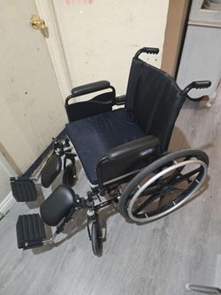 Invacare tracerSX5 22 in wheelchair. With leg lifts an extra seat cushion