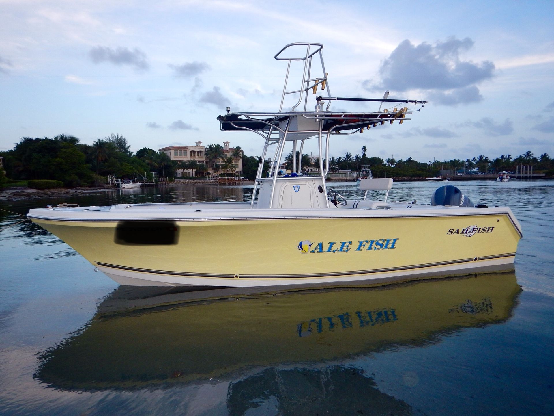 Sailfish 236 Center Console Offshore Fishing Boat