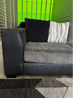 Ashley furniture oversized sectional sofa couch (DELIVERY AVAILABLE)