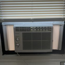 Frigidaire AC Unit 