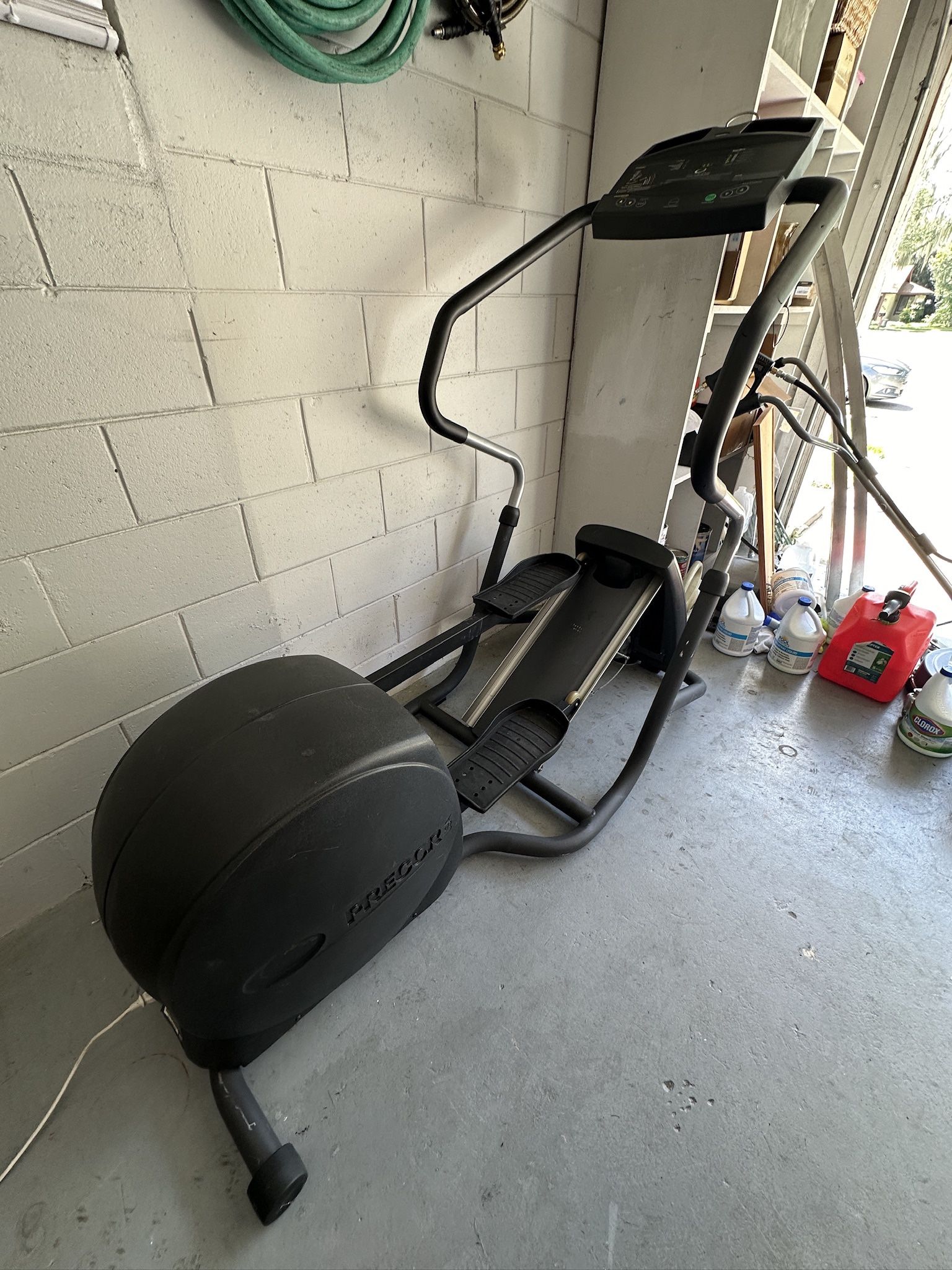 COMMERCIAL PRECOR EFX 5.21 ELLIPTICAL TRAINER